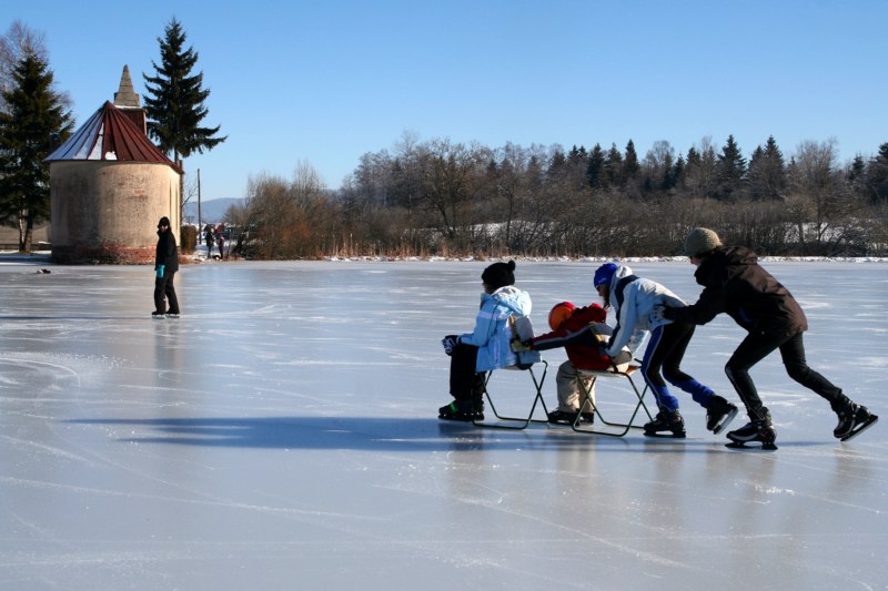 Patins à glace sur les lacs du jura